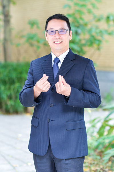 第十三任　黃清海校長